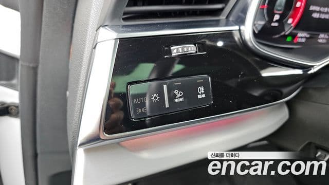 Audi Q8 2021 — ფოტო 14/36