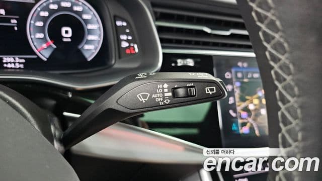 Audi Q8 2021 — ფოტო 35/36
