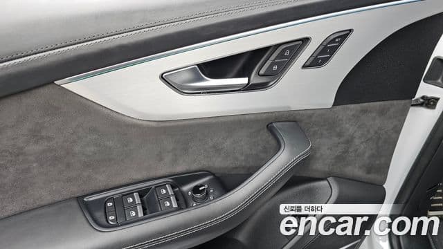 Audi Q8 2021 — ფოტო 29/36