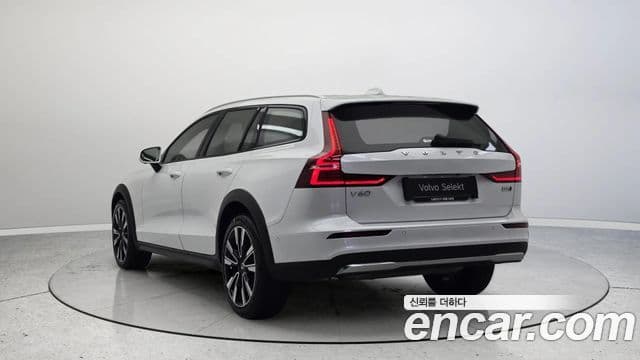 Volvo V60 Cross Country 2024 — Фото 1/20
