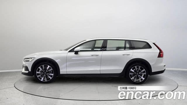 Volvo V60 Cross Country 2024 — Фото 2/20