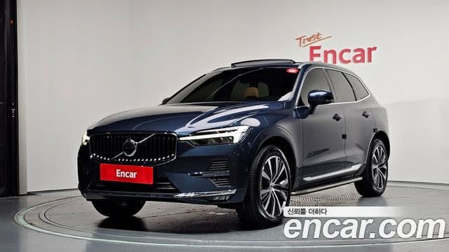 Volvo XC60 2022 — Photo 9/40