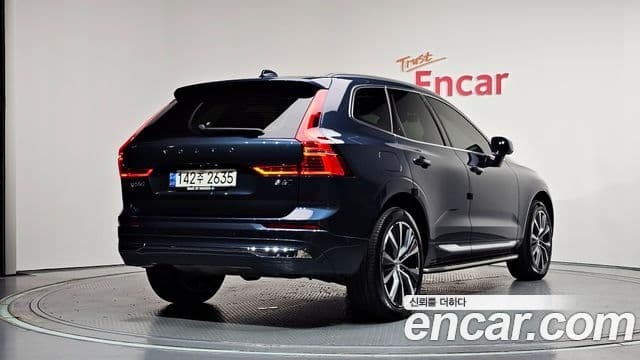 Volvo XC60 2022 — Photo 21/40