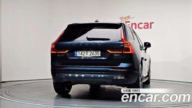 Volvo XC60 2022 — Photo 11/40
