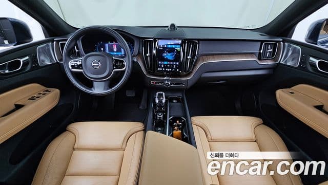 Volvo XC60 2022 — Photo 3/40