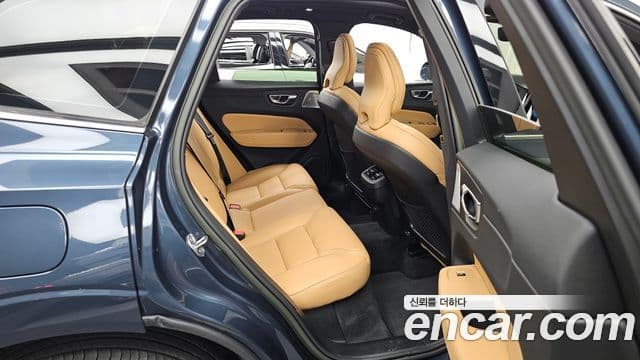 Volvo XC60 2022 — Photo 15/40