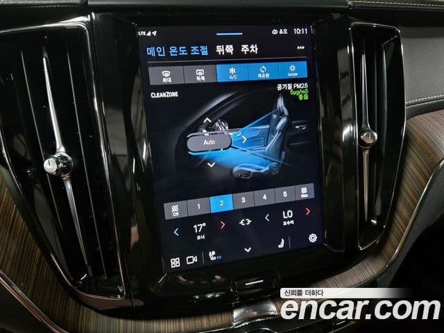 Volvo XC60 2022 — Photo 16/40
