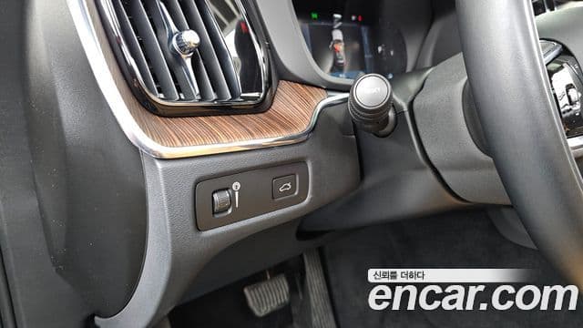 Volvo XC60 2022 — Photo 25/40