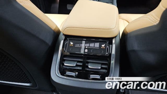 Volvo XC60 2022 — Photo 23/40