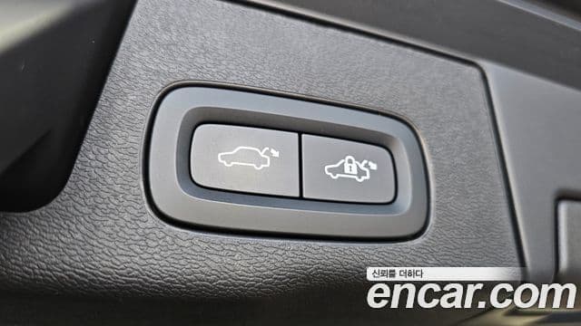 Volvo XC60 2022 — Photo 29/40