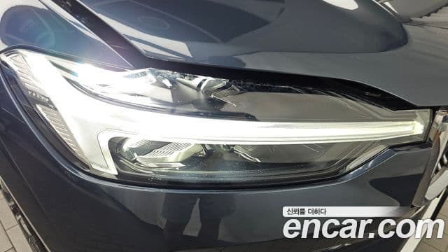 Volvo XC60 2022 — Photo 36/40