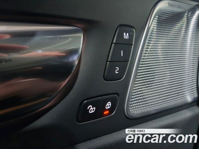 Volvo XC60 2022 — Photo 12/40