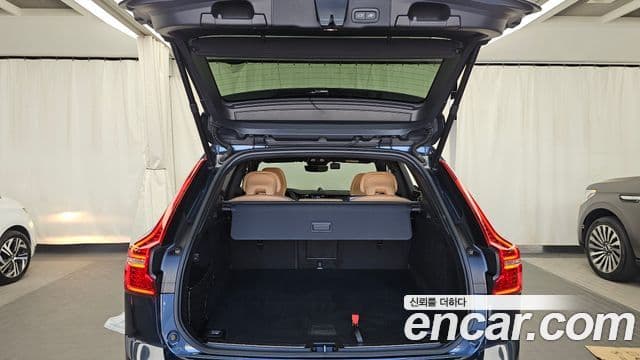 Volvo XC60 2022 — Photo 19/40