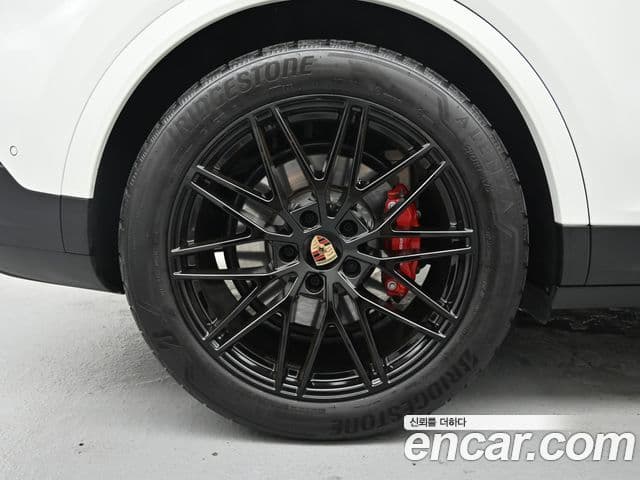 Porsche Cayenne 2025 — ფოტო 6/20