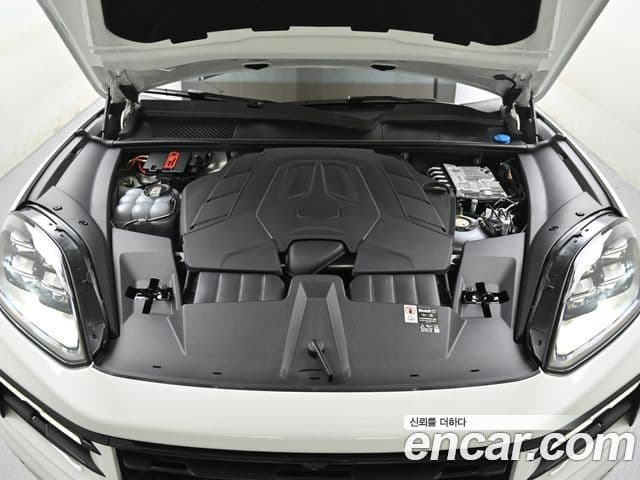 Porsche Cayenne 2025 — ფოტო 9/20
