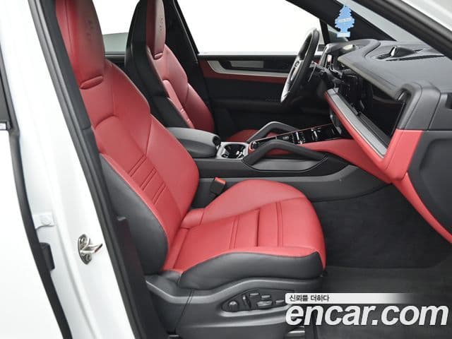 Porsche Cayenne 2025 — ფოტო 18/20