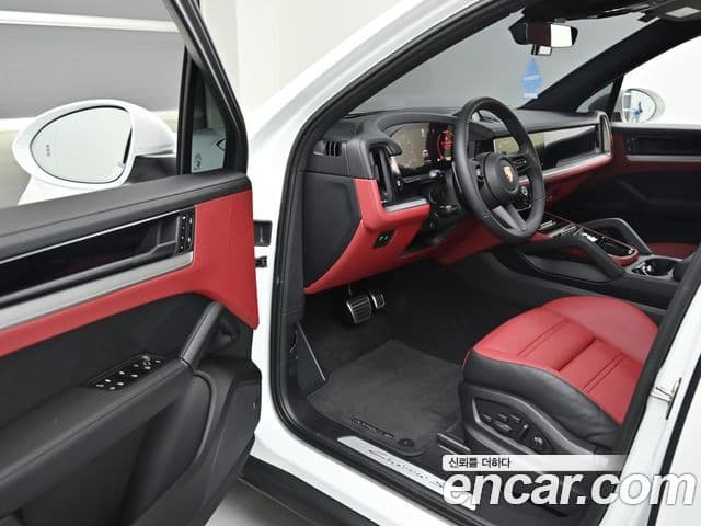 Porsche Cayenne 2025 — ფოტო 17/20