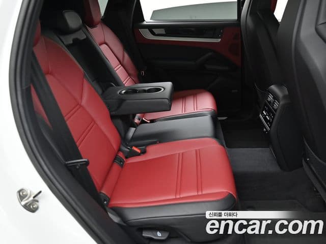 Porsche Cayenne 2025 — ფოტო 5/20
