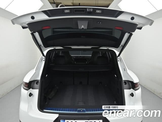 Porsche Cayenne 2025 — ფოტო 12/20