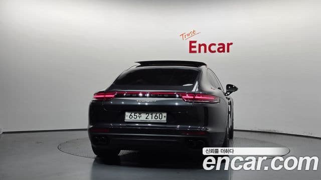 Porsche Panamera 2018 — Photo 21/38