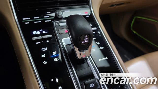 Porsche Panamera 2018 — Photo 15/38