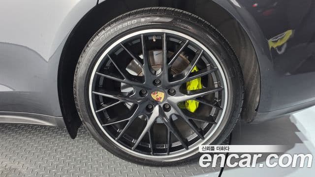 Porsche Panamera 2018 — Photo 28/38