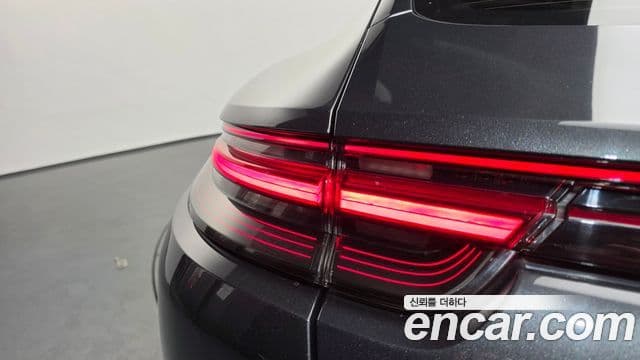 Porsche Panamera 2018 — Photo 17/38
