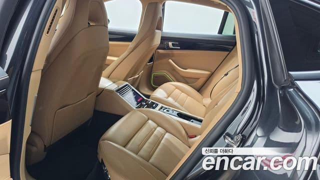 Porsche Panamera 2018 — Photo 37/38