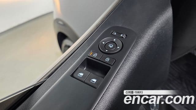Hyundai Staria 2026 — Photo 16/35