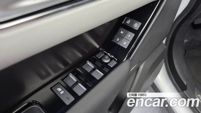 Land Rover Range Rover Velar 2026 — Şəkil 15/20