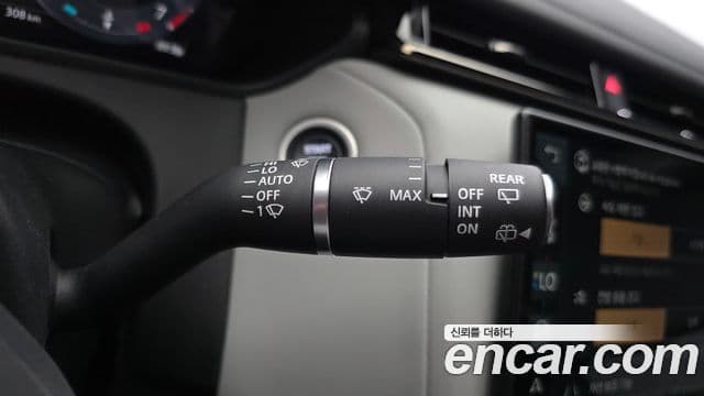 Land Rover Range Rover Velar 2026 — Photo 9/20