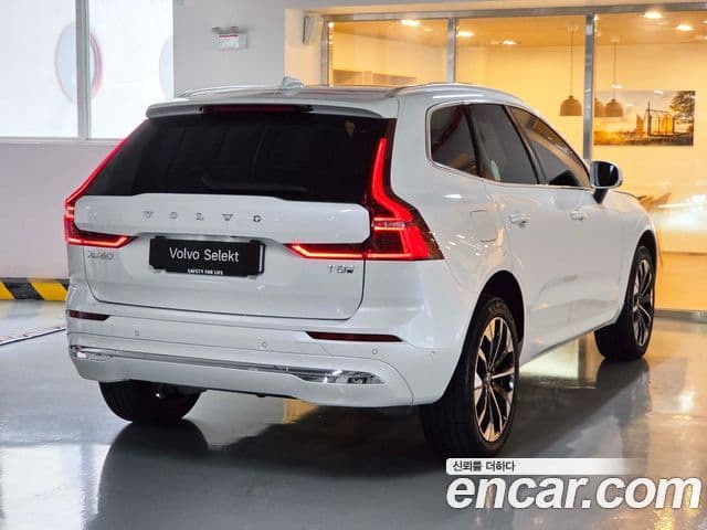 Volvo XC60 2025 — ფოტო 13/20