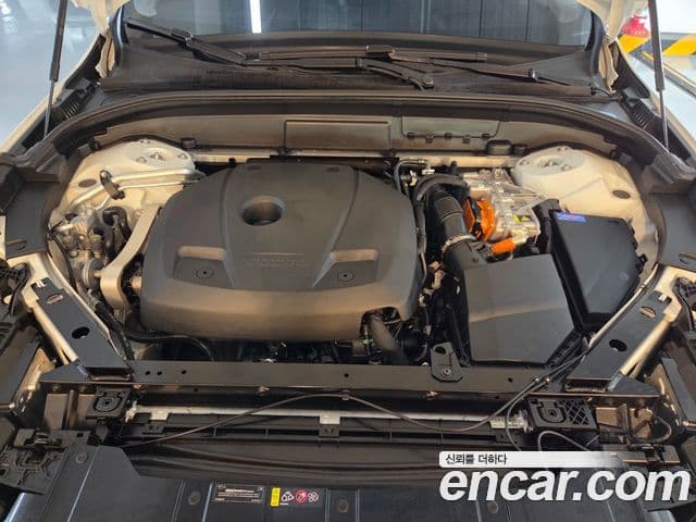 Volvo XC60 2025 — ფოტო 15/20