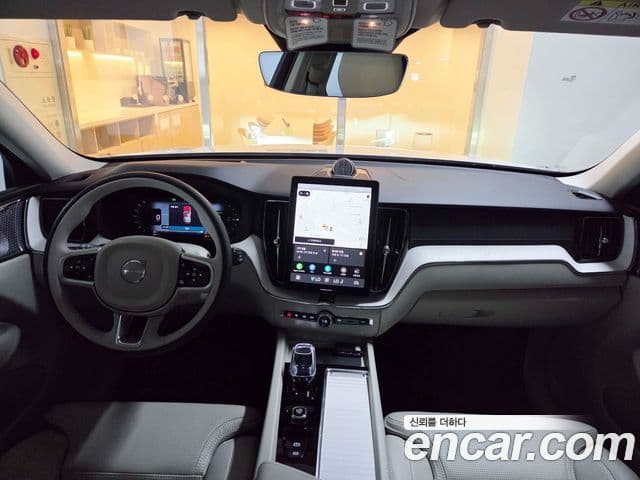 Volvo XC60 2025 — ფოტო 2/20