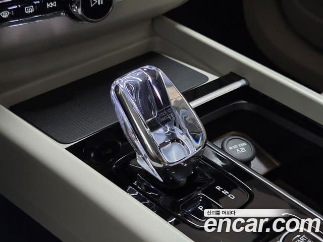 Volvo XC60 2025 — ფოტო 19/20