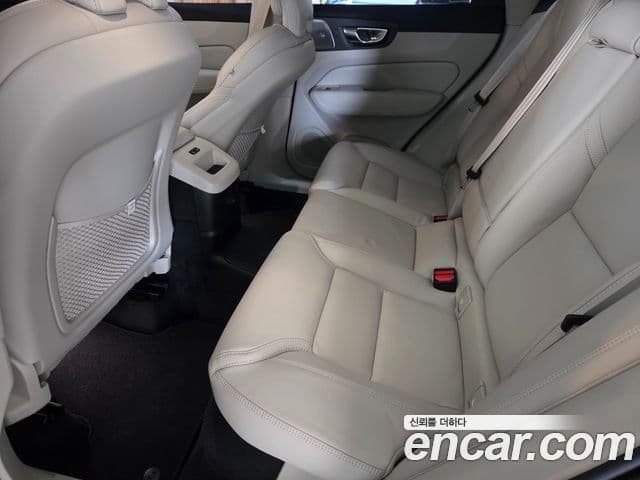 Volvo XC60 2025 — ფოტო 3/20