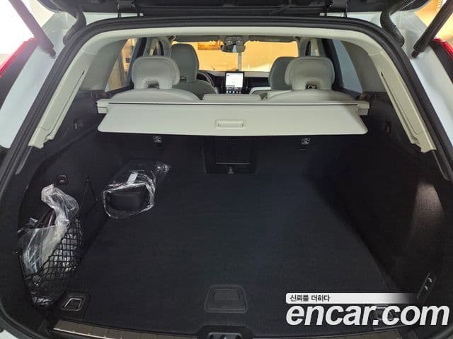 Volvo XC60 2025 — ფოტო 12/20