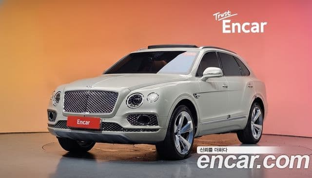 Bentley Bentayga 2018 — Фото 1/20