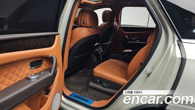 Bentley Bentayga 2018 — Şəkil 1/38