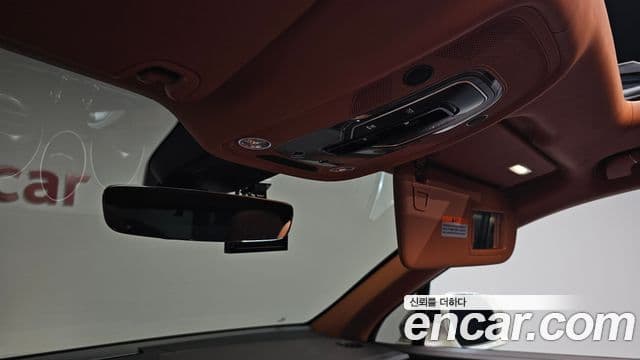 Bentley Bentayga 2018 — Şəkil 14/38