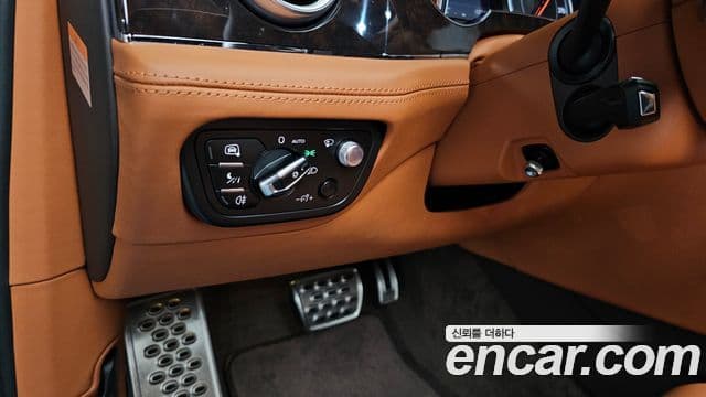 Bentley Bentayga 2018 — Şəkil 10/38