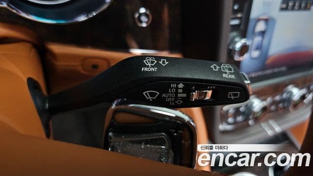 Bentley Bentayga 2018 — Şəkil 13/38