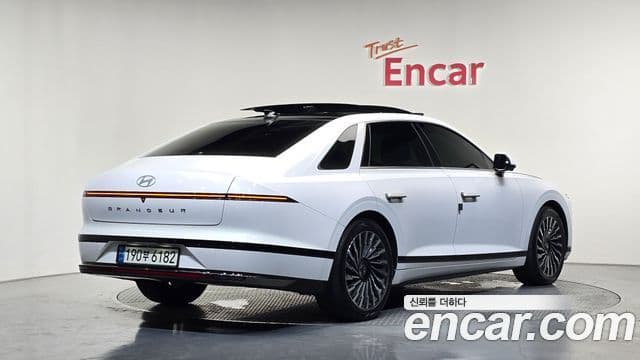 Hyundai Grandeur Hybrid 2023 — ფოტო 21/32