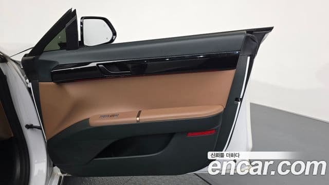 Hyundai Grandeur Hybrid 2023 — ფოტო 16/32