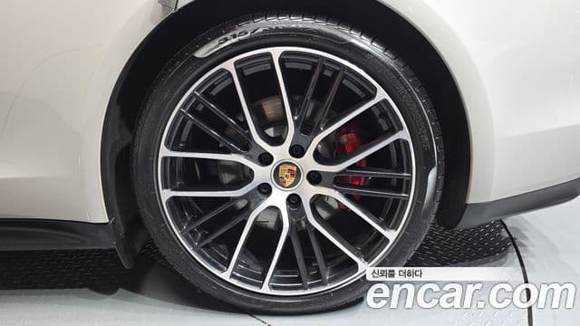 Porsche Panamera 2021 — Şəkil 24/36