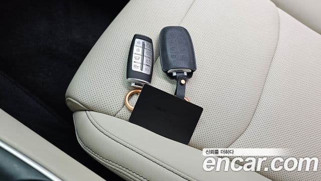 Genesis GV70 2022 — Photo 25/35