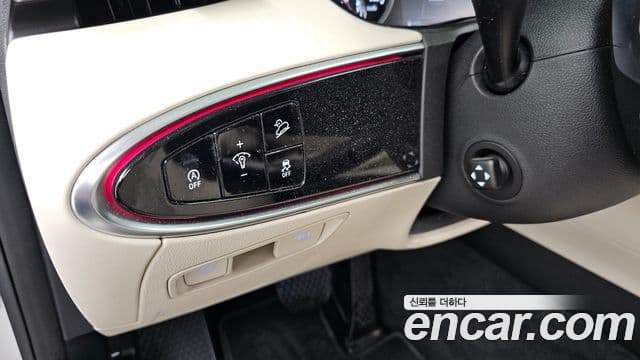 Genesis GV70 2022 — Photo 8/35
