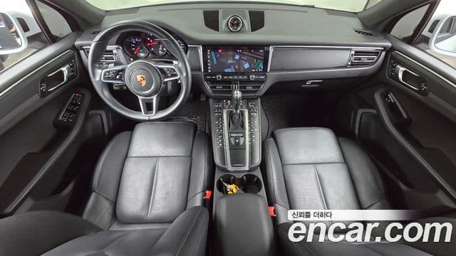 Porsche Macan 2019 — ფოტო 22/33