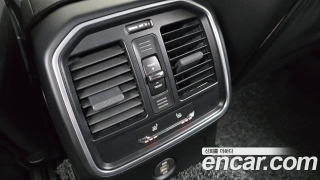 Porsche Macan 2019 — ფოტო 26/33