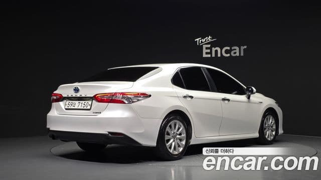 Toyota Camry 2019 — Photo 3/31